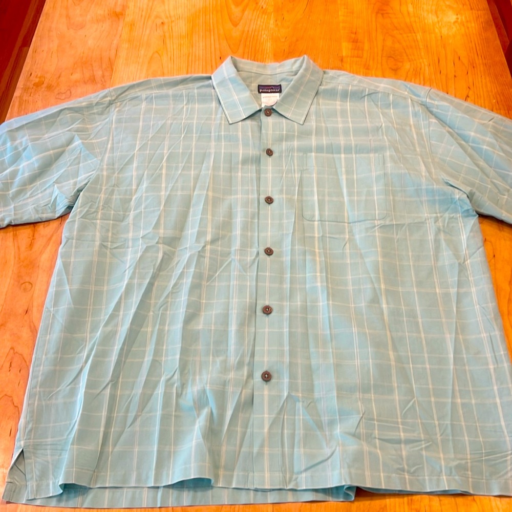 Men’s Patagonia Short Sleeve Cotton Woven Button Shirt. size XL